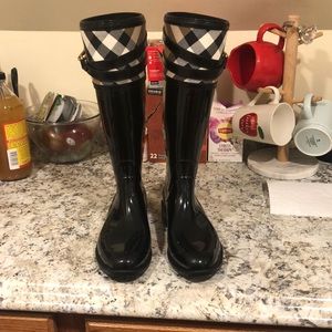 Size 7 (37) women’s authentic Burberry rain boots